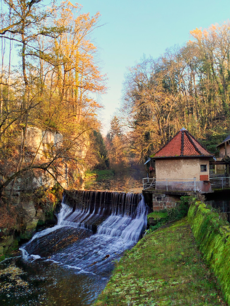 Stary młyn i zajazd nad rzeką